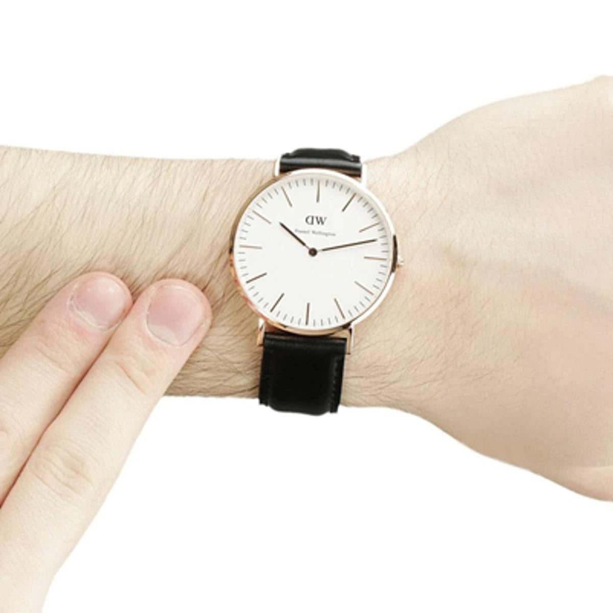 Number 1 Casual High Quality Analog Dial Watch Black Leather Straps For Boys